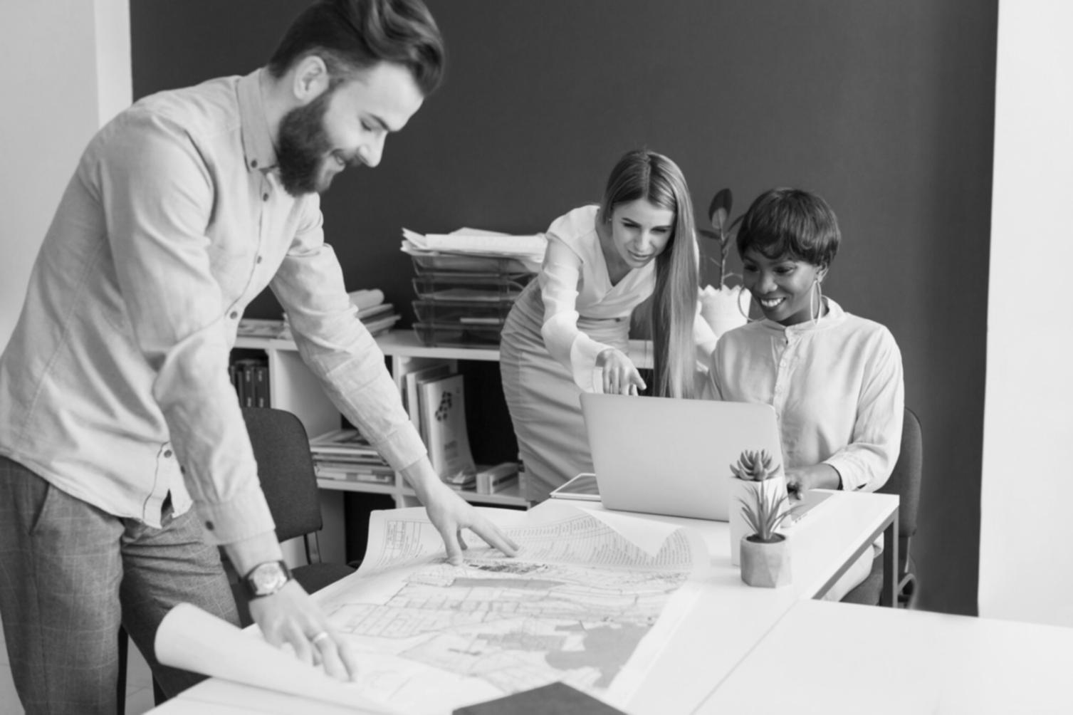 Geschäftsleute bei Strategieplanung